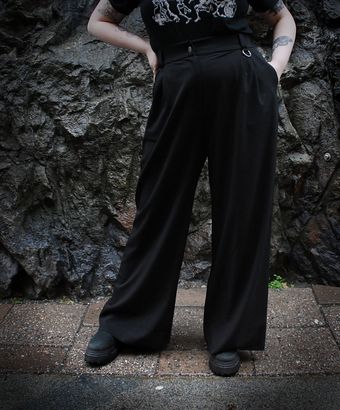 Unchained trousers