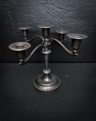 Femarmad kandelaber oxiderat silver