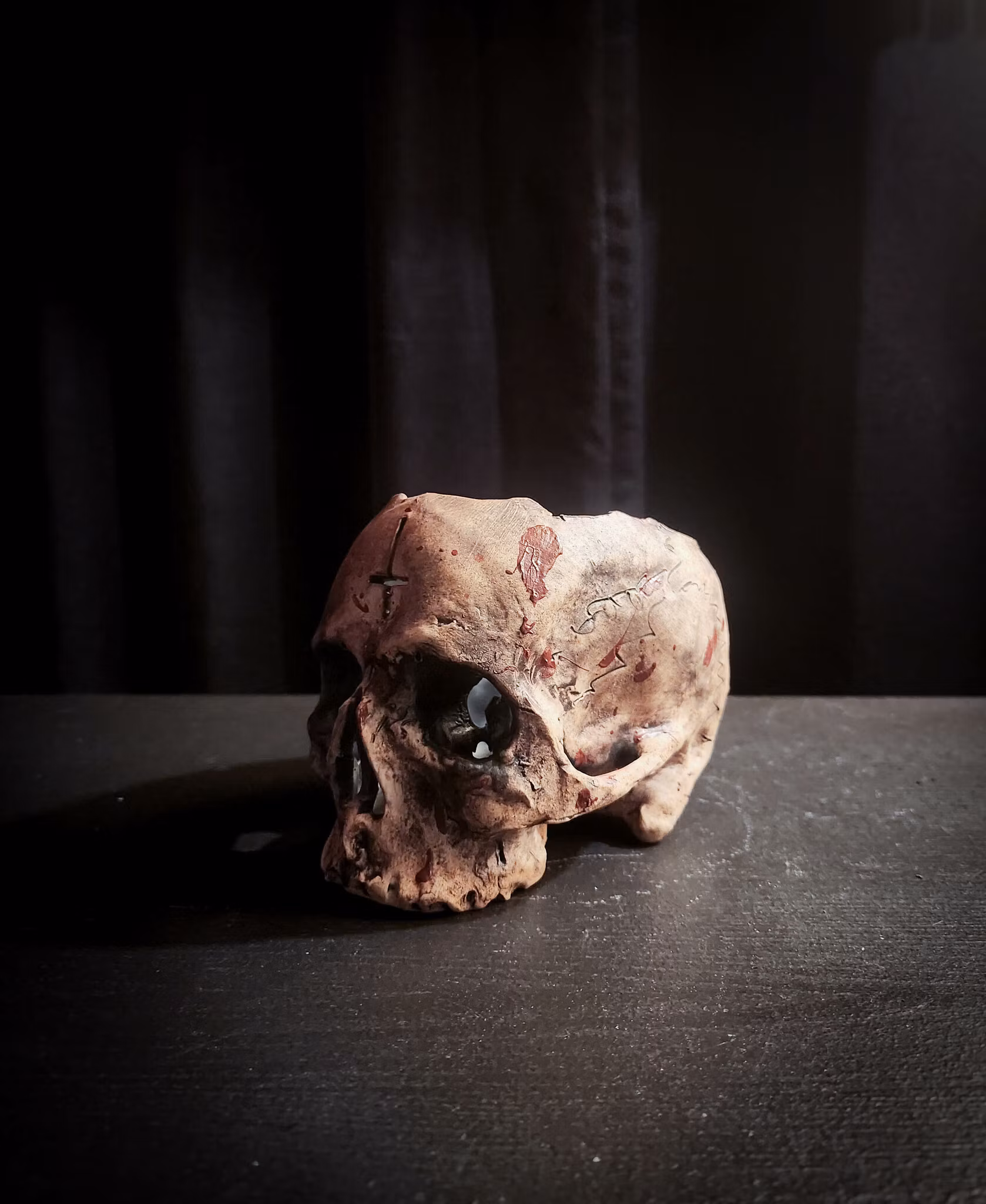 Ljuslykta skalle patinerad kors splatter liten