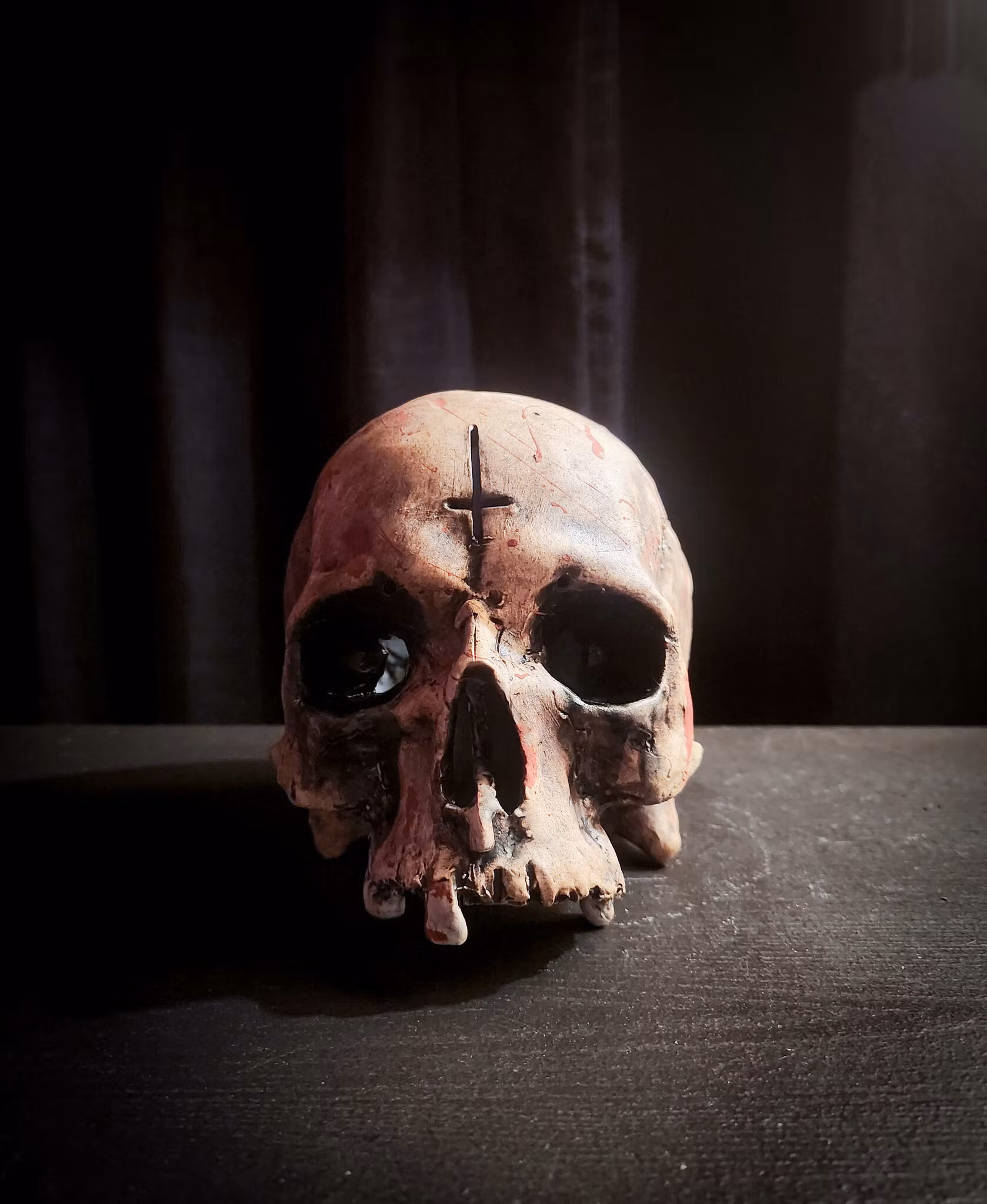 Ljuslykta skalle patinerad kors splatter