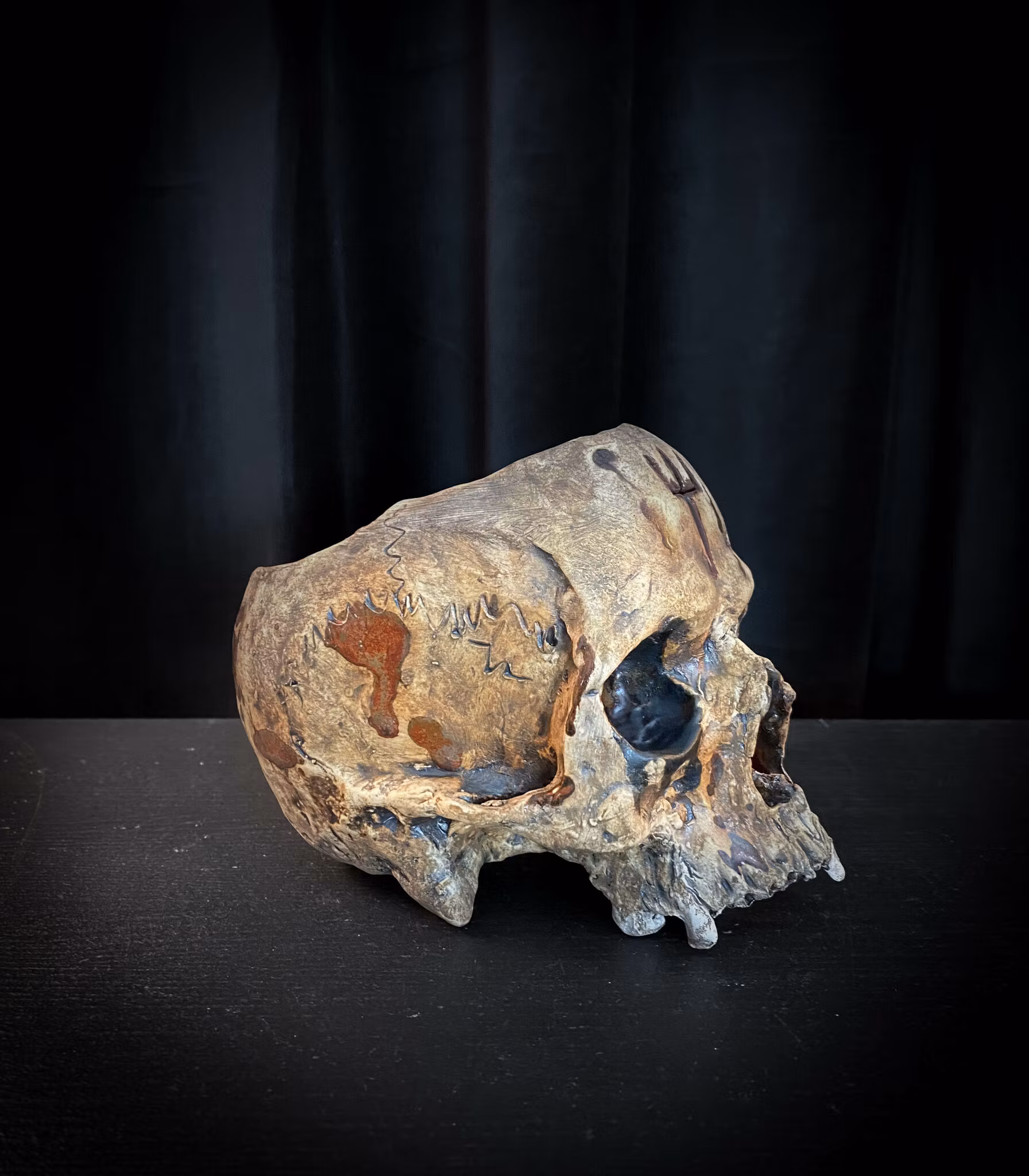 Ljuslykta skalle patinerad treudd splatter