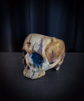 Ljuslykta skalle patinerad kors splatter liten