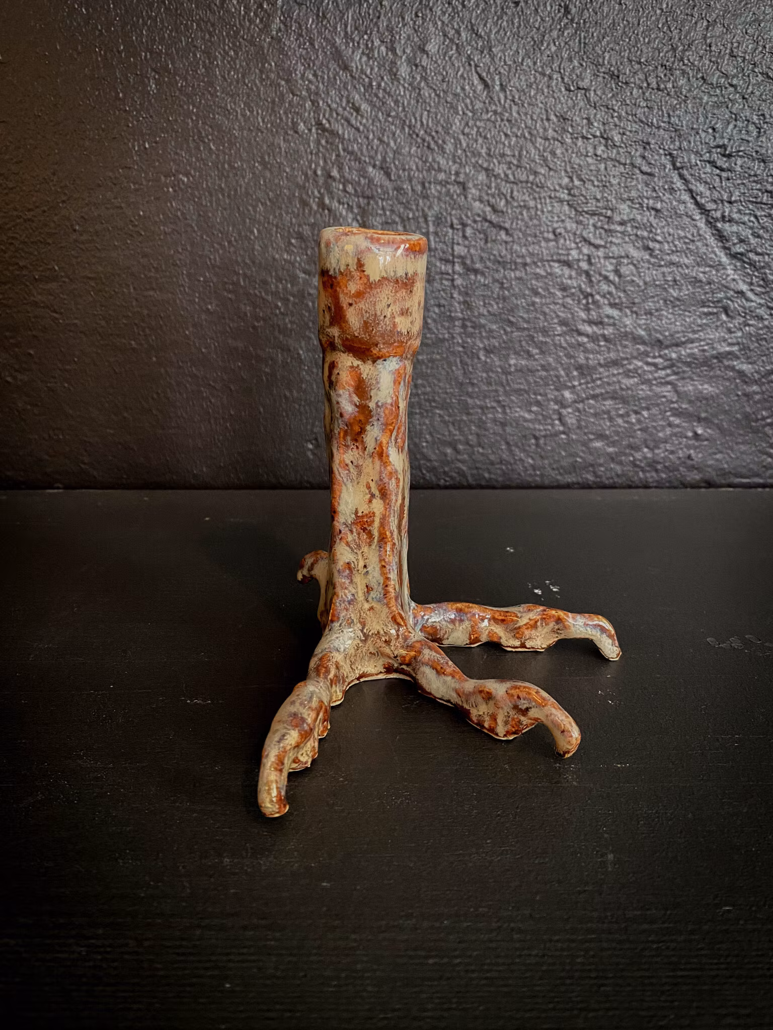 Ljusstake kråkfot brunvit
