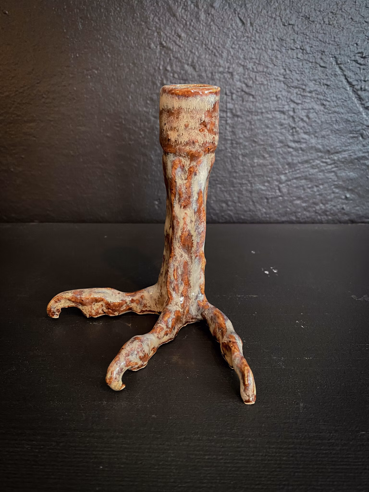 Ljusstake kråkfot brunvit
