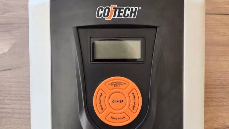 Aldri mer flatt batteri: Cotech 15A Batterilader – Som Ny!