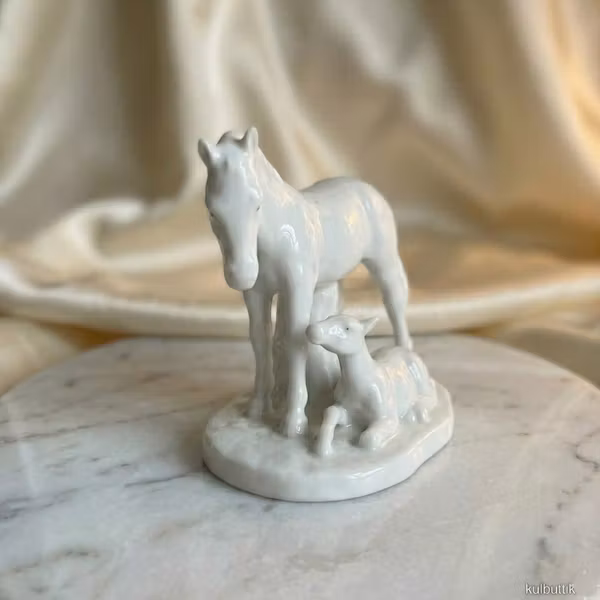 Vintage Porselensfigur – Hest med Føll