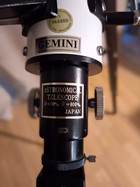 Gemini 60/800 mm Vintage Astronomisk Teleskop – Klassisk Japansk Refraktor m/ Trestativ