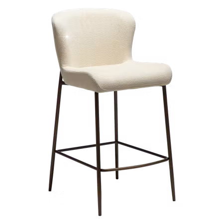 GLAM barstol för köksbänk (sitthöjd: 67 cm) – Frosted almond bouclétyg, antik mässing ben | DAN-FORM