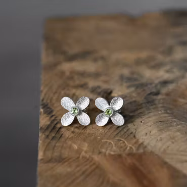 Örhängen, blomma med peridot