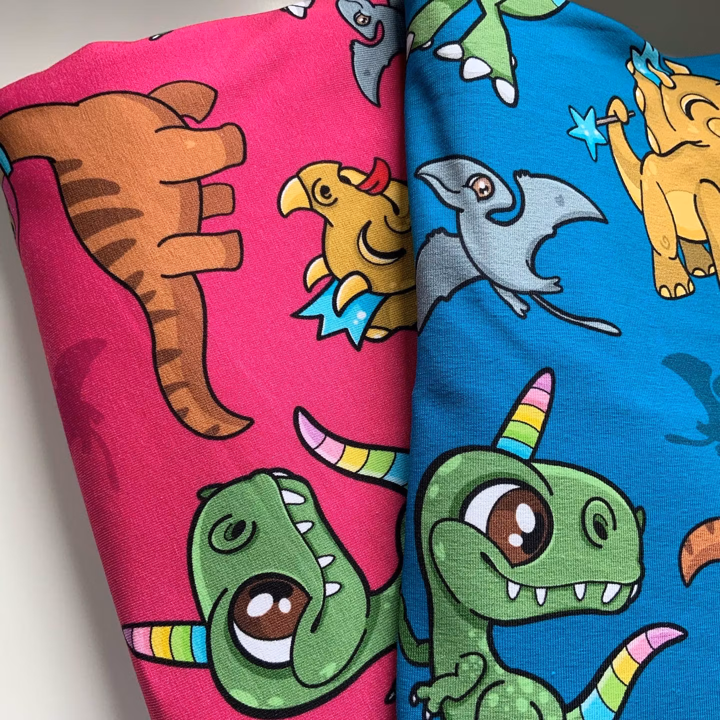 Dino - HotPink - 50cm