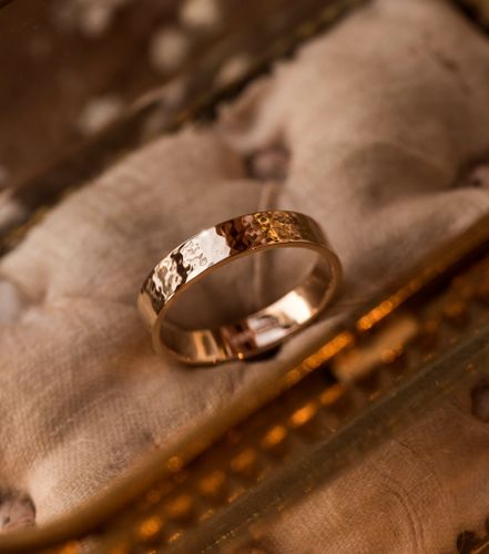 ''Tjära'' Hammered 18k Red Gold Ring