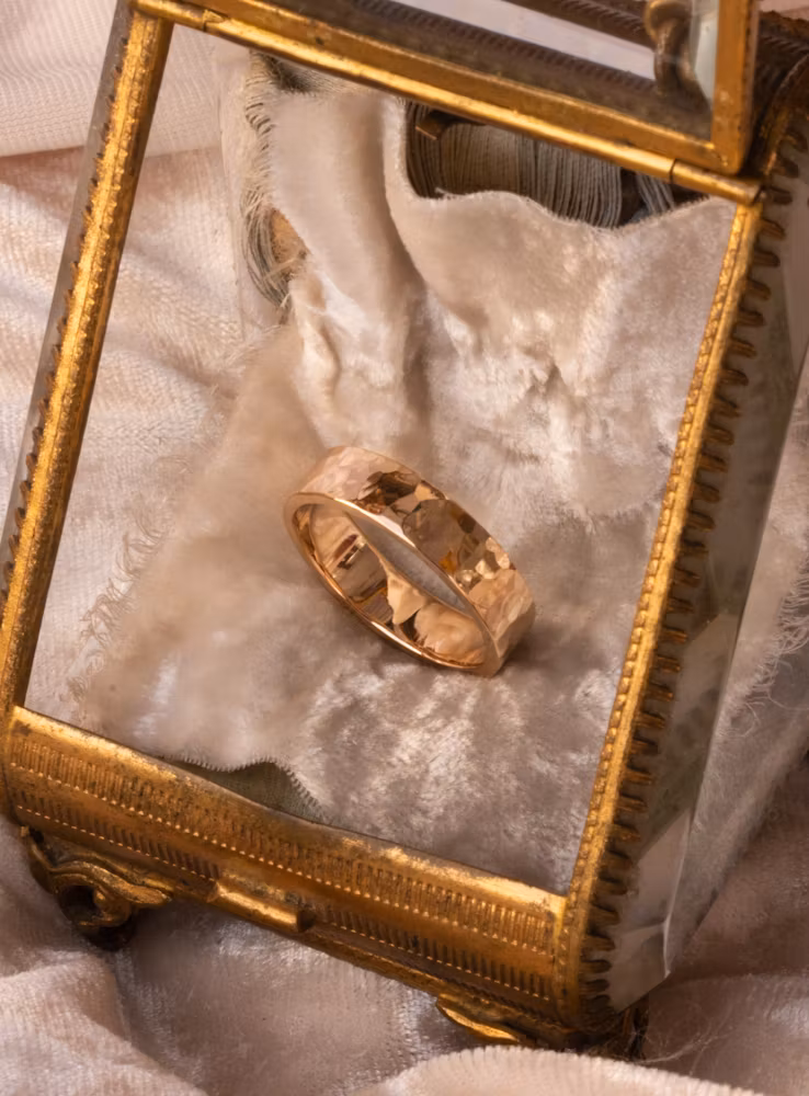 ''Tjära'' Hammered 18k Red Gold Ring