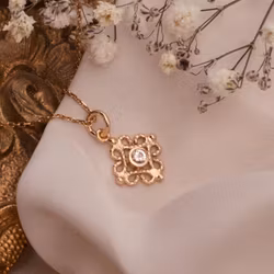 ”Fri” 18k Redgold Pendant White Sapphire