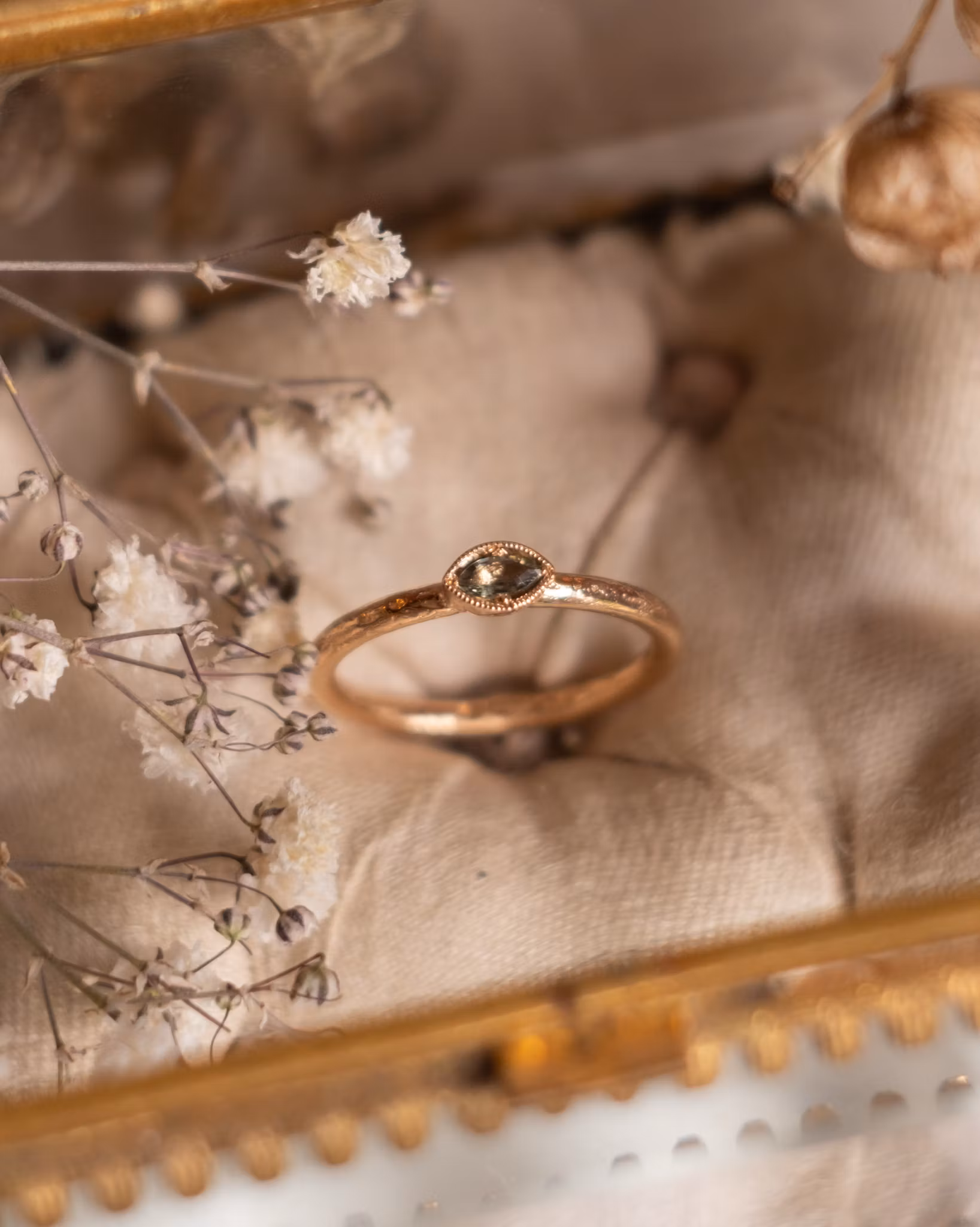 ”Tjärnglimma” Marquise Cut Sapphire