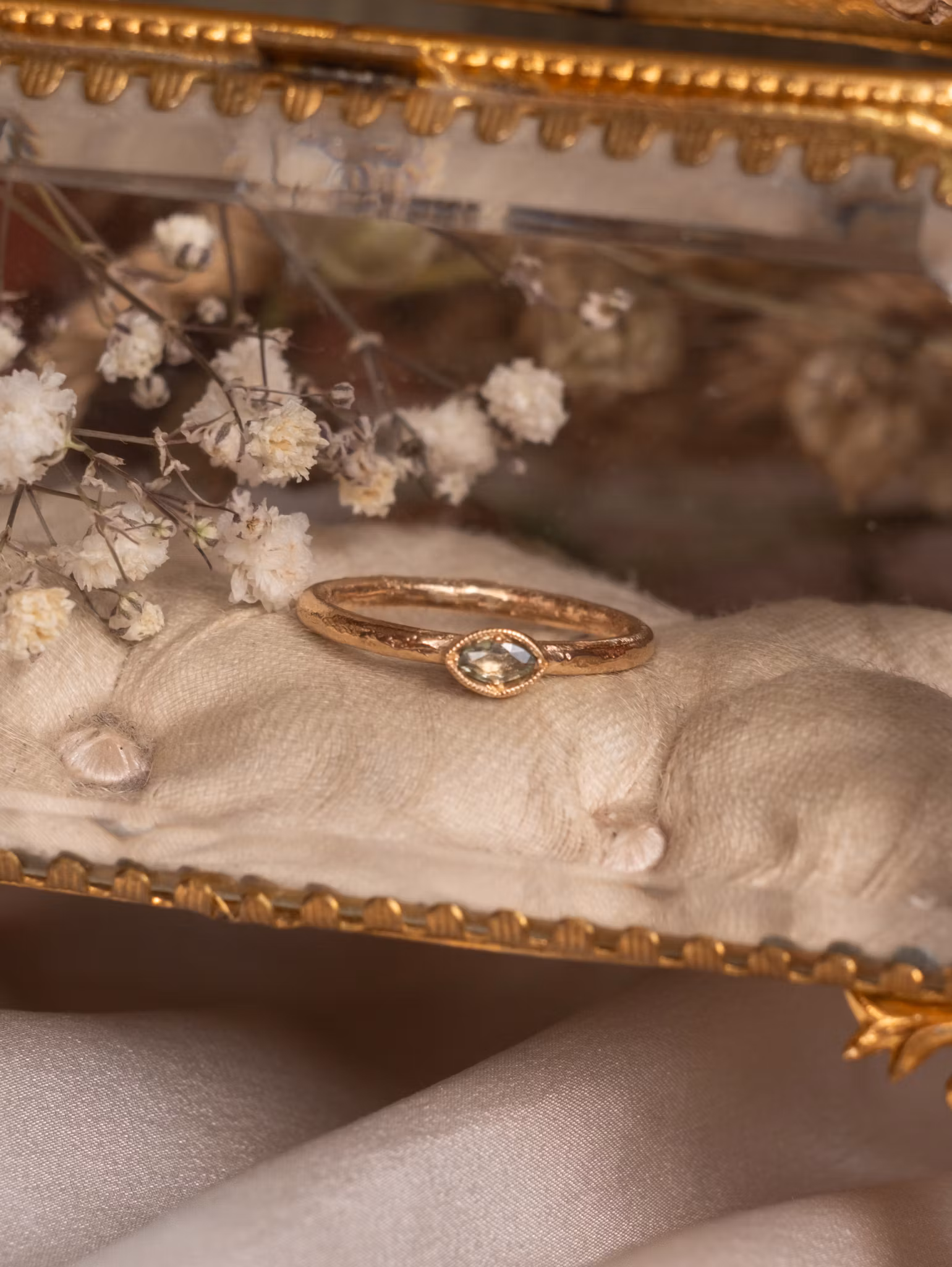 ”Tjärnglimma” Marquise Cut Sapphire