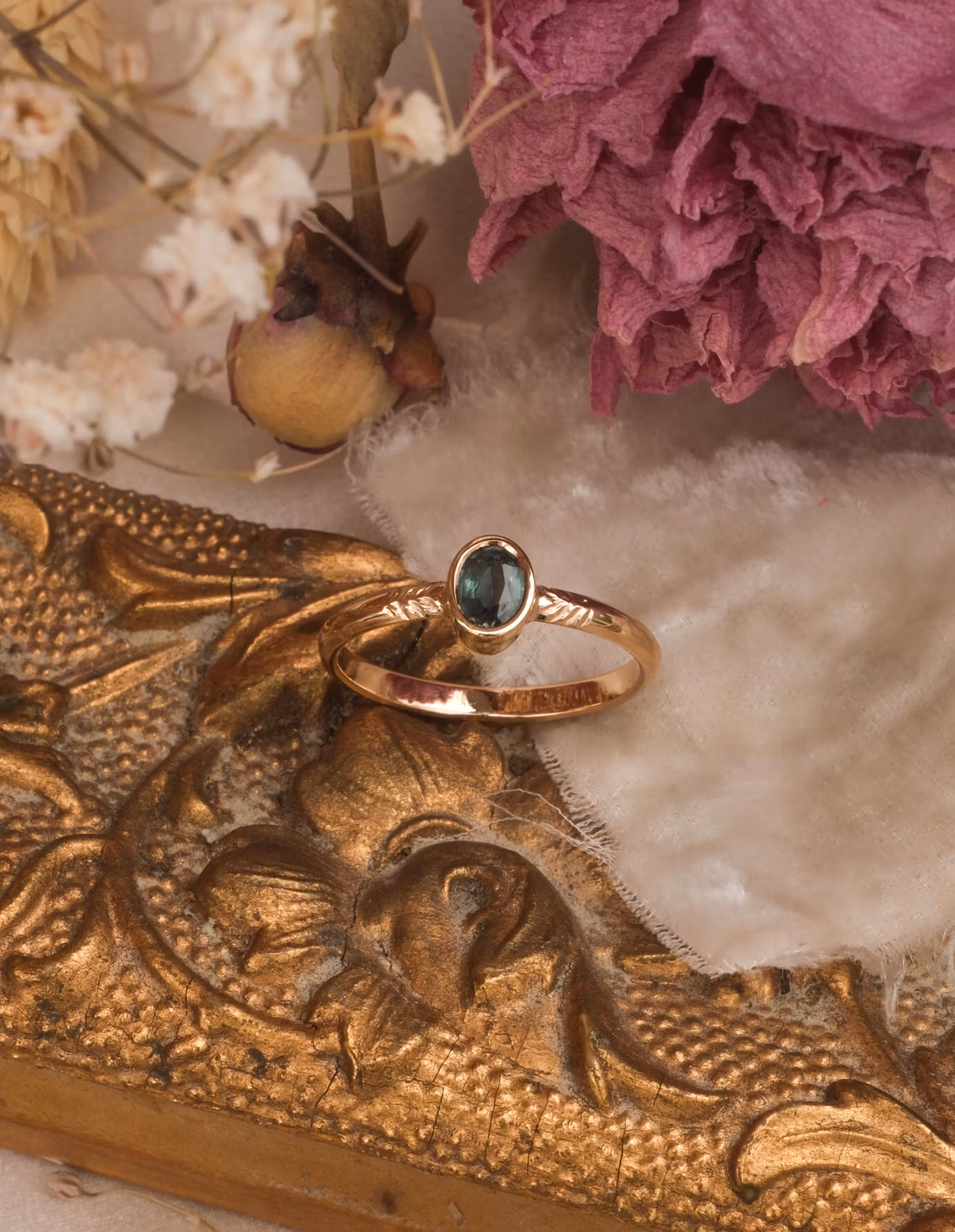 Enchanted Leaf Ring 18k Gold