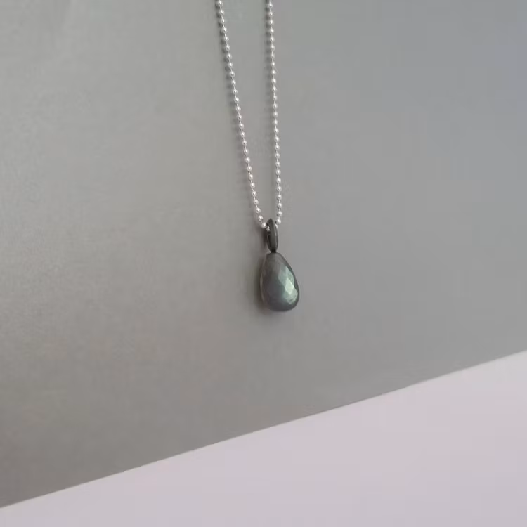 Handmade pendant oxidized silver labradorite handgjorda hängsmycke oxiderad labradorit
