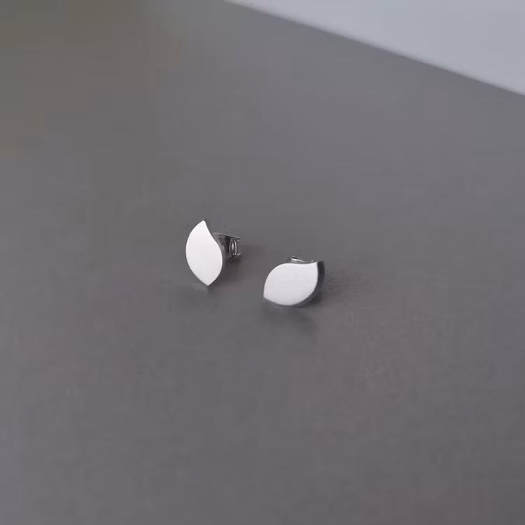 handmade petal stud earrings sterling silver handgjorda örhängen blad
