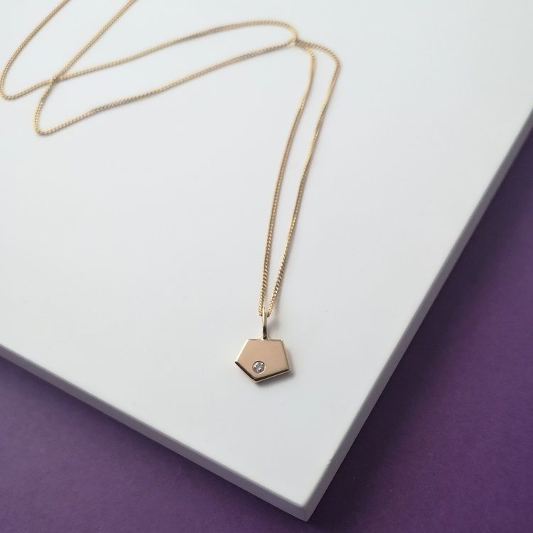 Handmade geometric petite pedant 18k gold diamond handgjorda hängsmycke guld diamant
