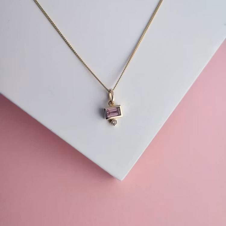 Handmade pendant 18k gold pink sapphire diamond handgjorda hängsmycke guld rosa safir diamant