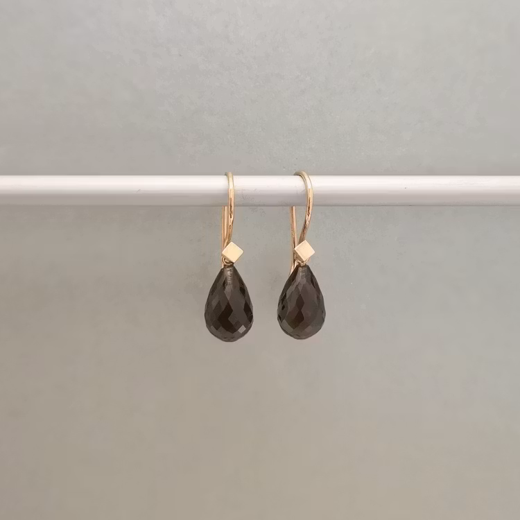 handmade dangly earrings 18k smoky quartz handgjorda dinglande örhängen guld rökkvarts bröllopssmycke bröllopsörhängen