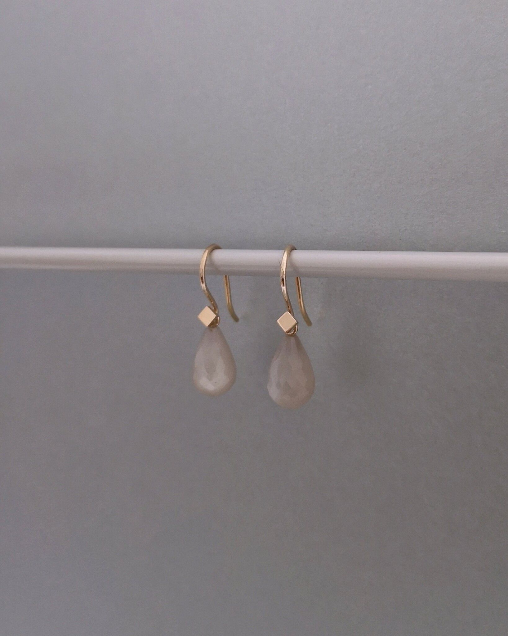 Tetra Gray Moonstone Drops