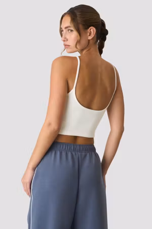 Kontrastfärgad V-ringad topp Elfenbensvit