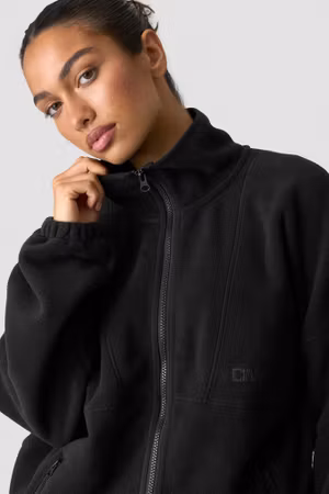 Essential Fleece W Svart