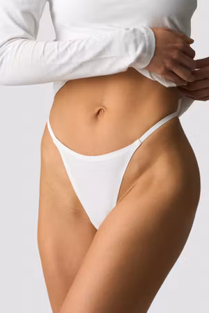 Osynlig Tanga Thong Vit + SVARTA