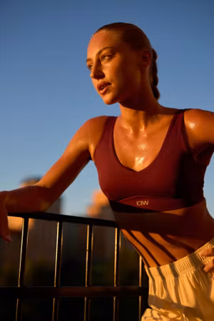 Essential Mid Support Sport-BH Mörk Mahogany