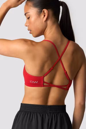 Smidig, sömlös sport-bh med axelband, röd körsbär