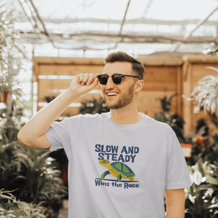 T-skjorte "Slow and steady"