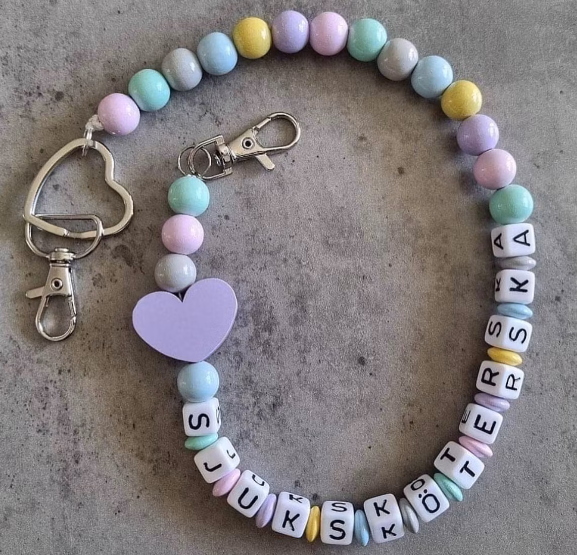 Nyckelkedja, ljuslila hjärta, pastell