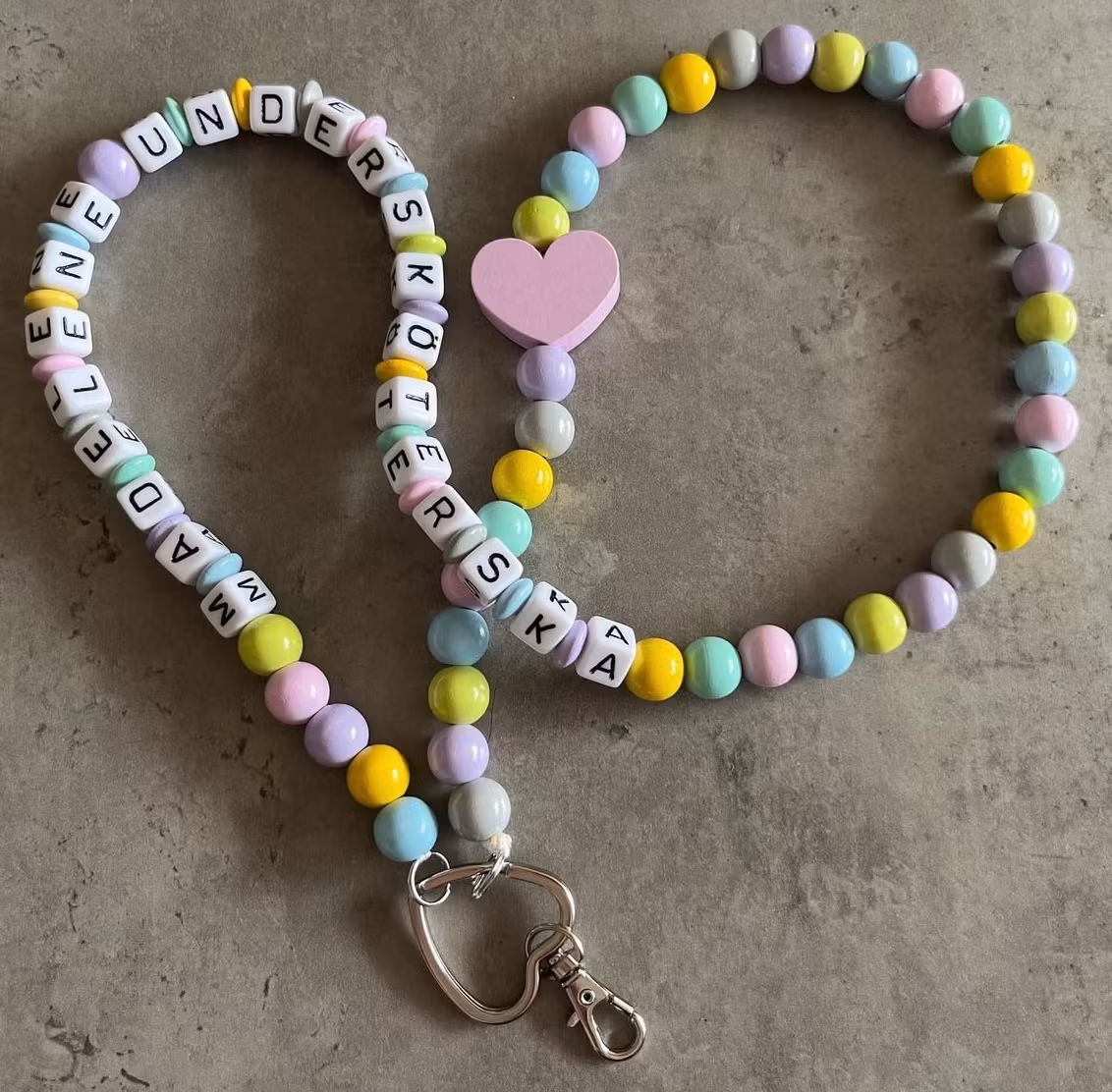 Halsbandskedja, ljusrosa hjärta, pastell