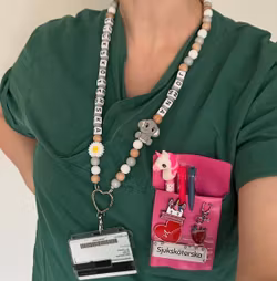 Halsbandskedja, grå elefant