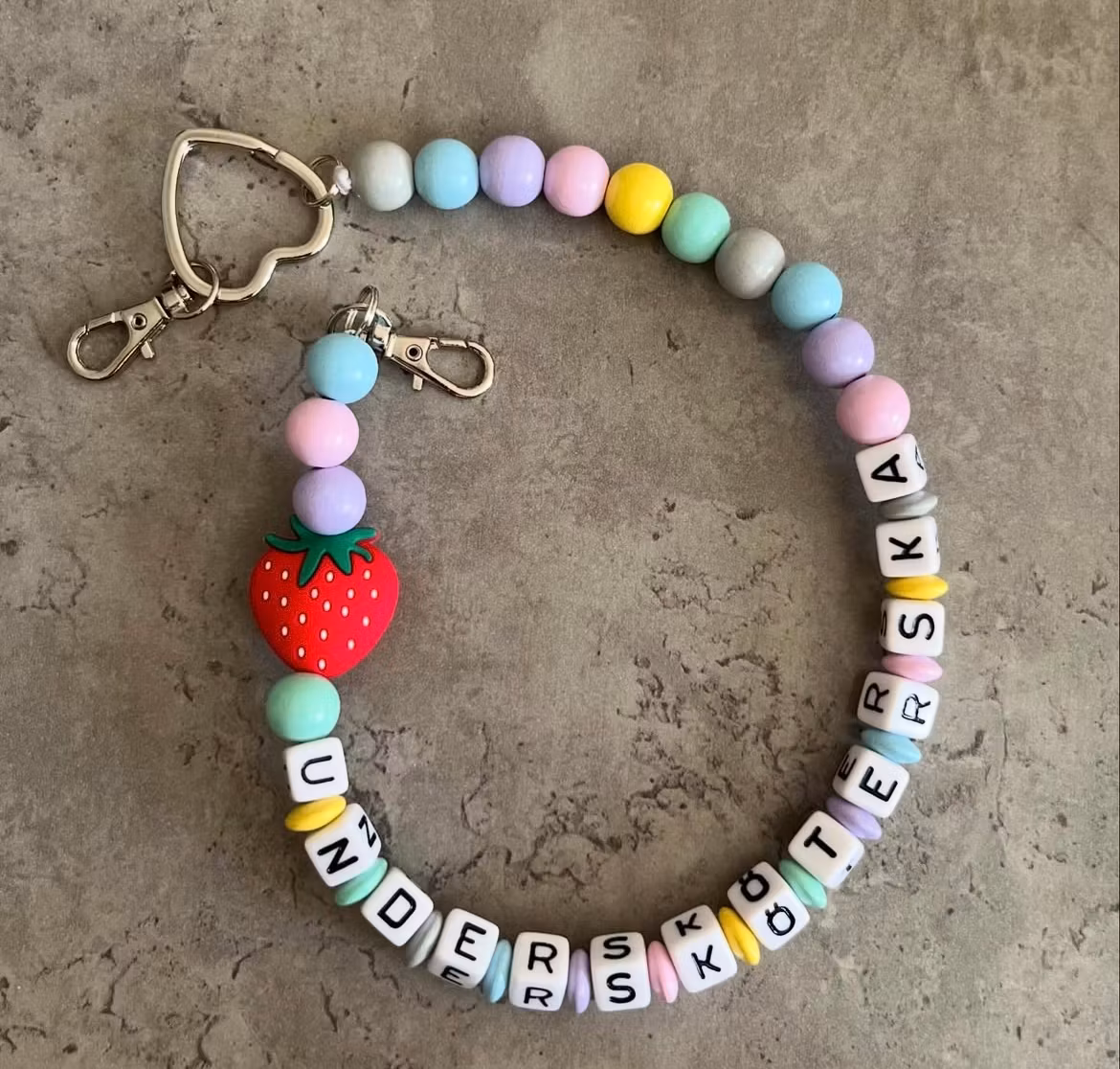 Nyckelkedja, jordgubb, pastell