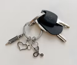 Nyckelring, vård berlock