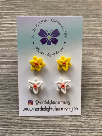 Handgjorda örhängen "Mini påskliljor"