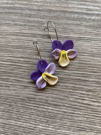 Handgjorda örhängen Creol-Styvmorsviol