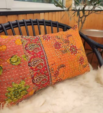 Unika Kantha kuddfodral av Vintage-Saris (30x50 cm)