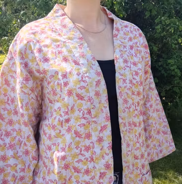 Handgjord quiltad jacka i bomull – Onesize "Små blommor"