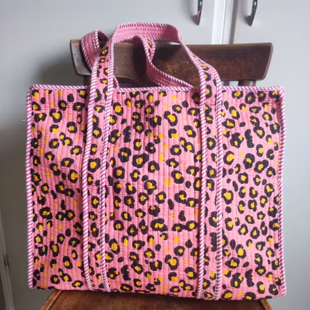 Quiltad bomullsväska - Rosa leopard