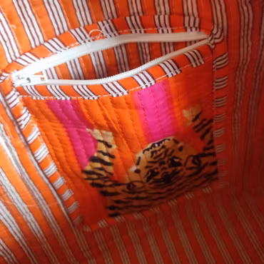 Quiltad duffelväska – Tigerfest