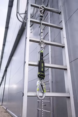 FALL SAFE® S-LINE VERTIX – vertikalt vajersystem för säkert klättringsarbete