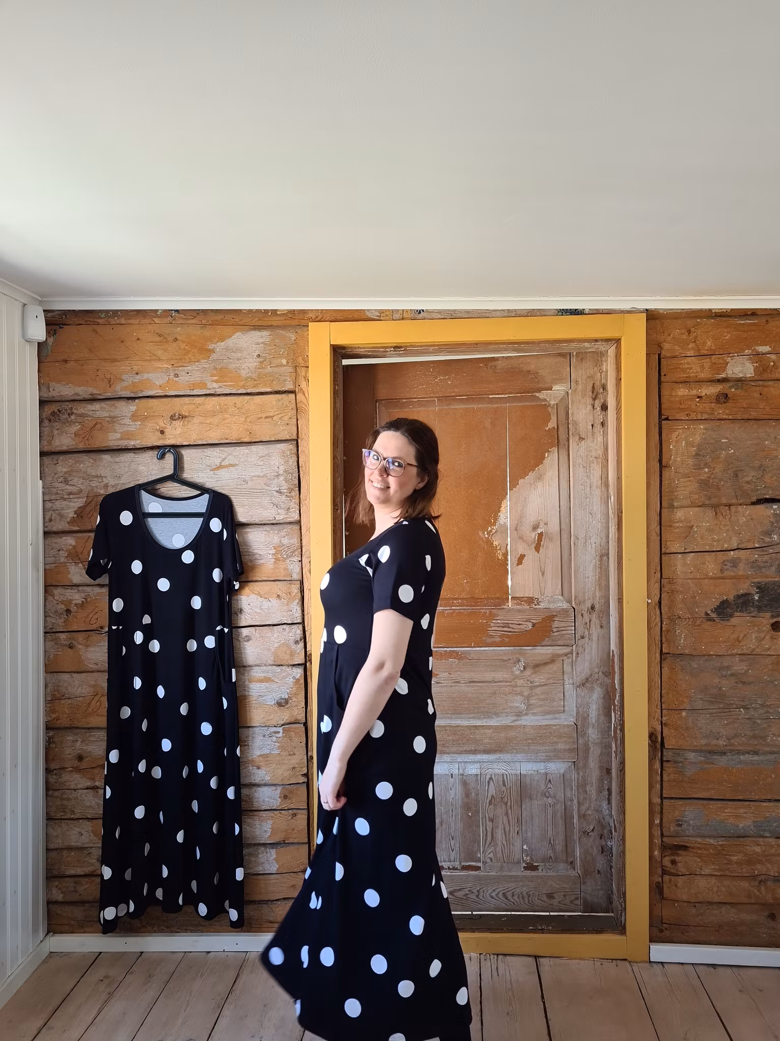 LÅNGKLÄNNING - STORA PRICKAR