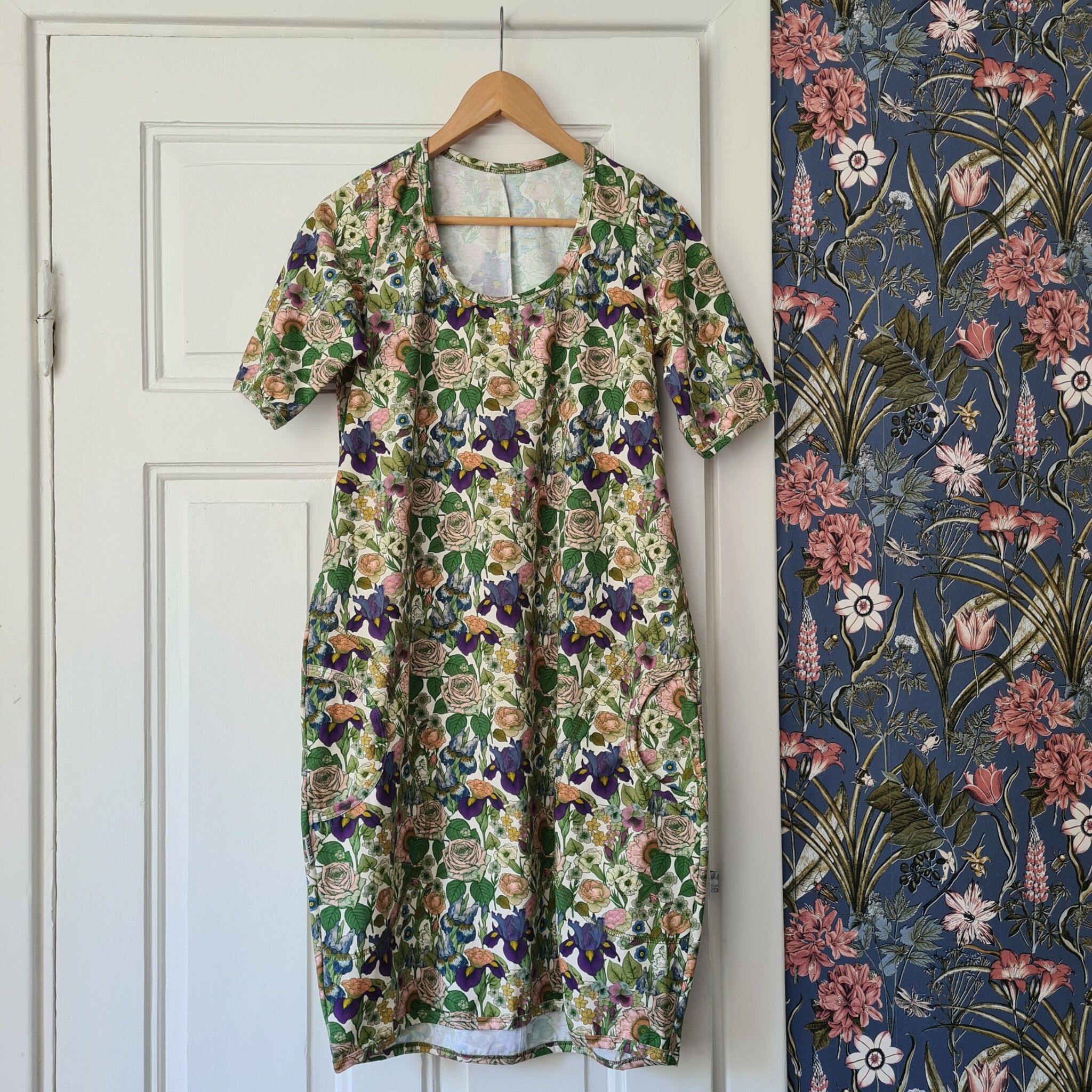 LADYJEN-KLÄNNING - Blommig