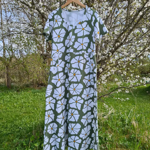 LÅNGKLÄNNING - Storblommig grön