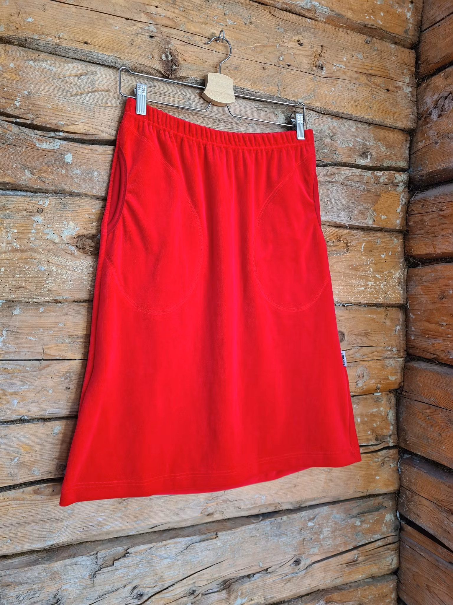 Beställning - röd velourkjol