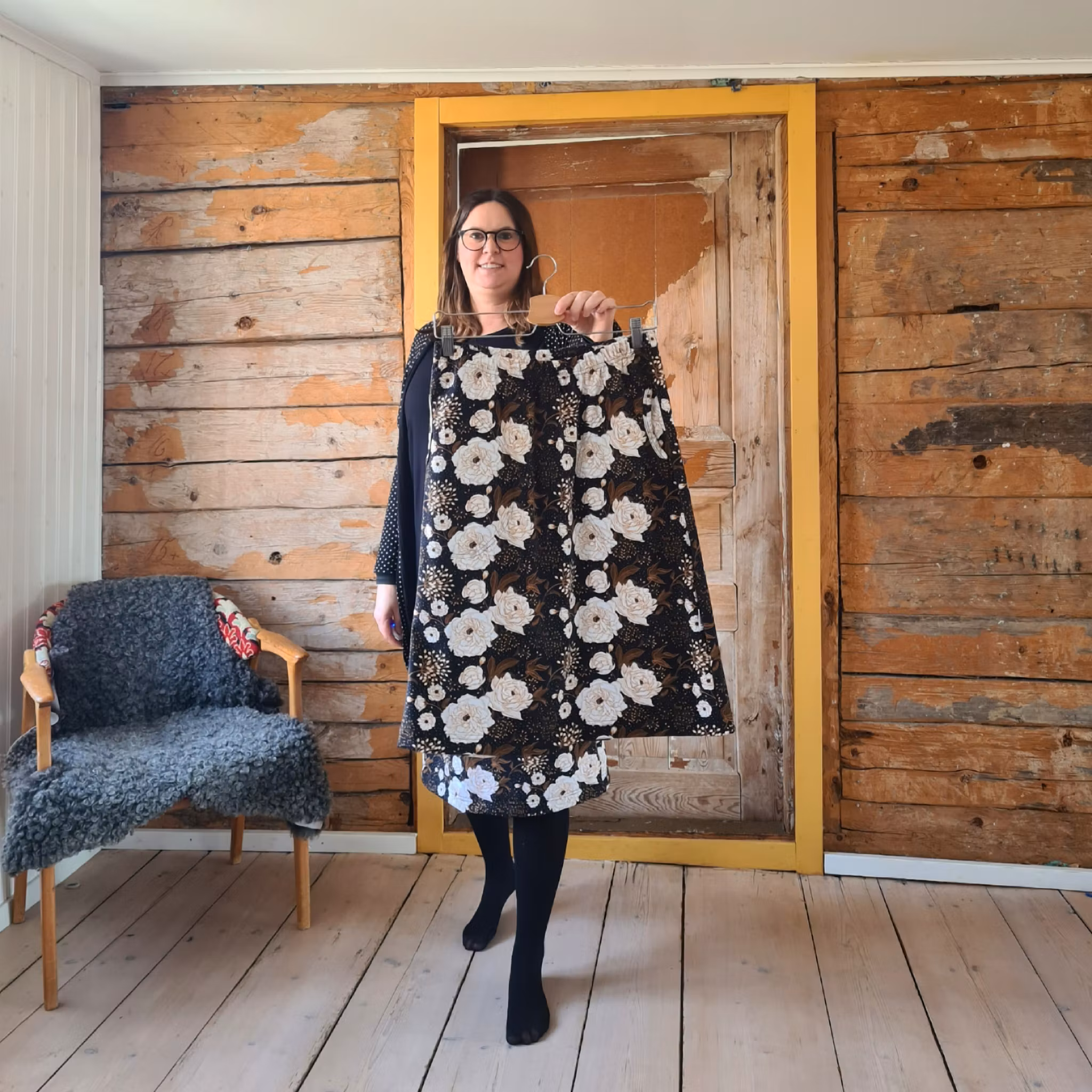 TRIKÅKJOL - Svart med blommor