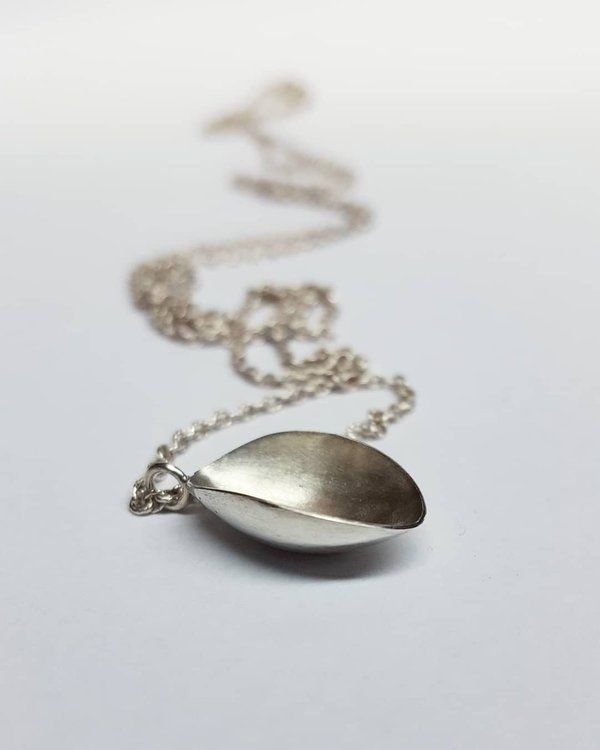 VENUS LONG NECKLACE